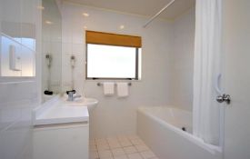 1-bedroom unit bathroom